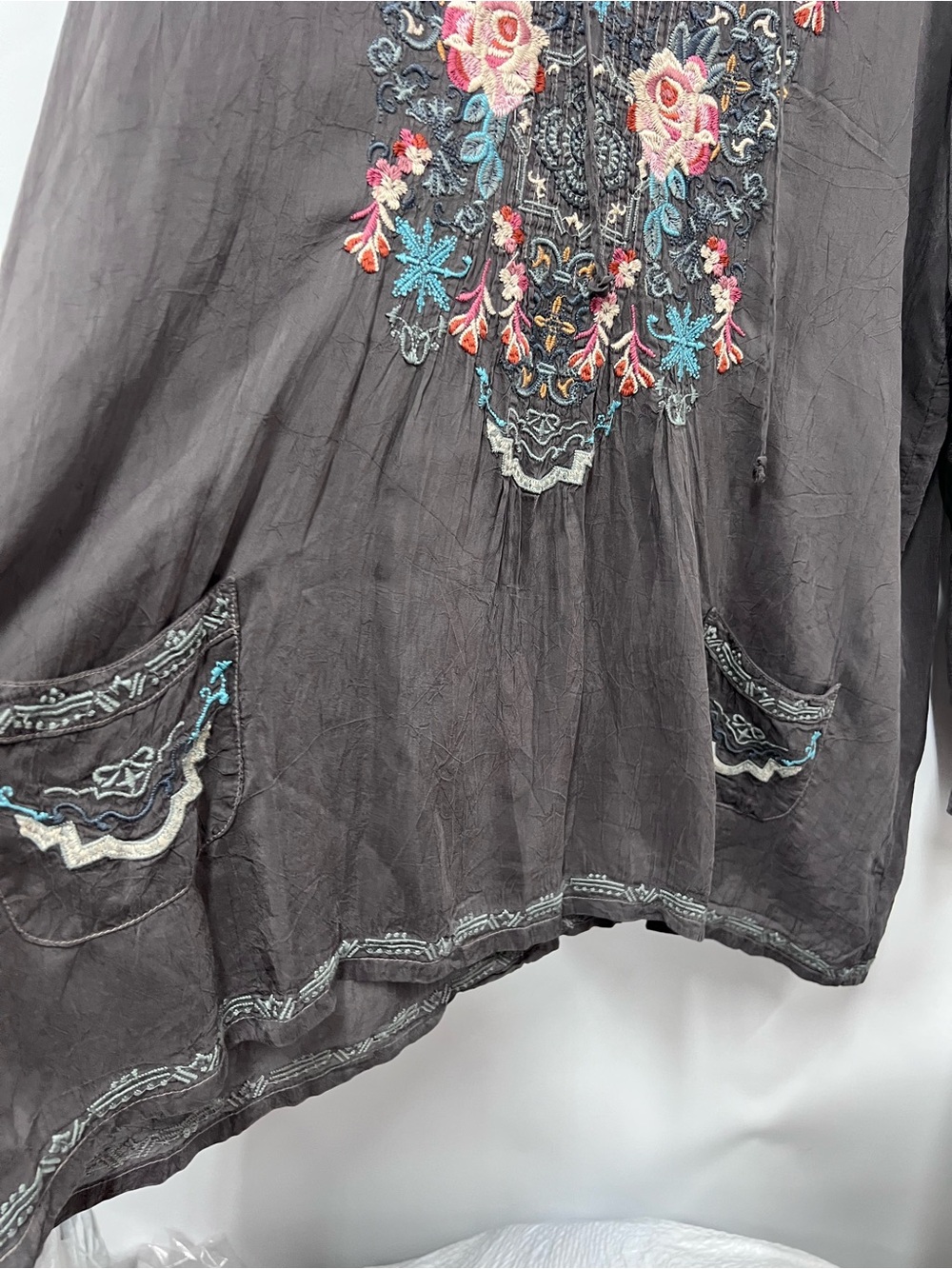 Johnny Was Charcoal grey  Embroidered V-Neck tie Top Floral front pockets - Picture 7 of 11
